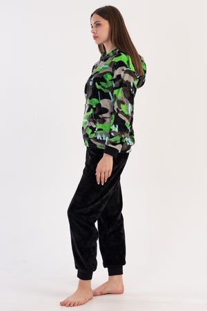 KADIN SOFT KAPSONLU DUSUK OMUZLU YARIM FERMUARLI UZUN KOL KANGURU CEPLI MANSETLI PIJAMA TAKIM