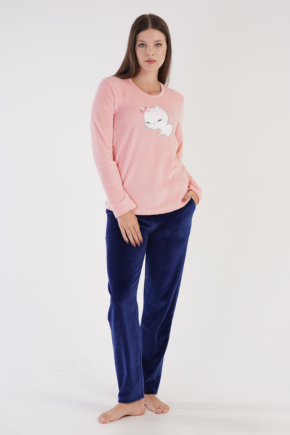 KADIN KADIFE O YAKA UZUN KOL ETEGI OVAL CEPLI PIJAMA TAKIM