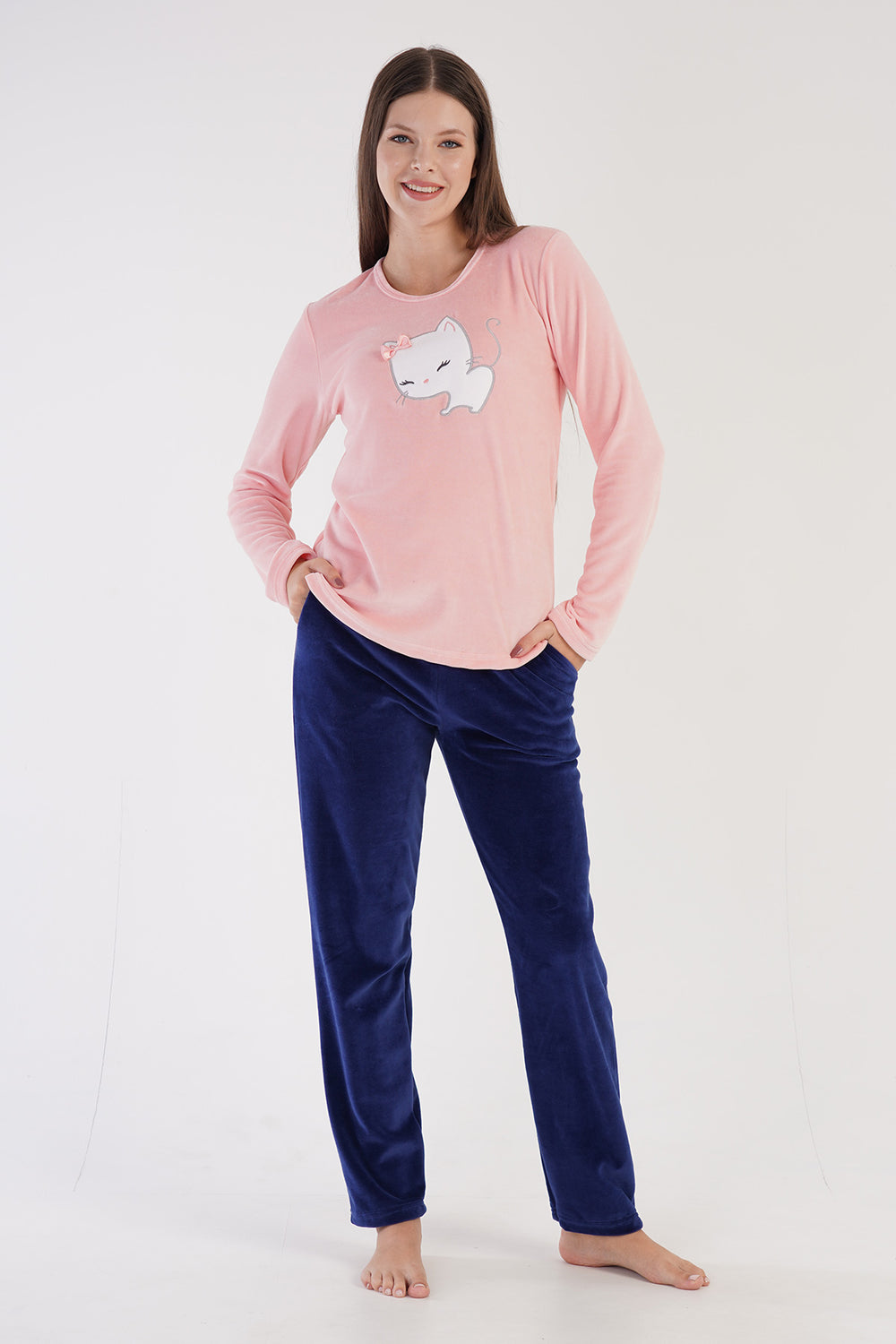 KADIN KADIFE O YAKA UZUN KOL ETEGI OVAL CEPLI PIJAMA TAKIM