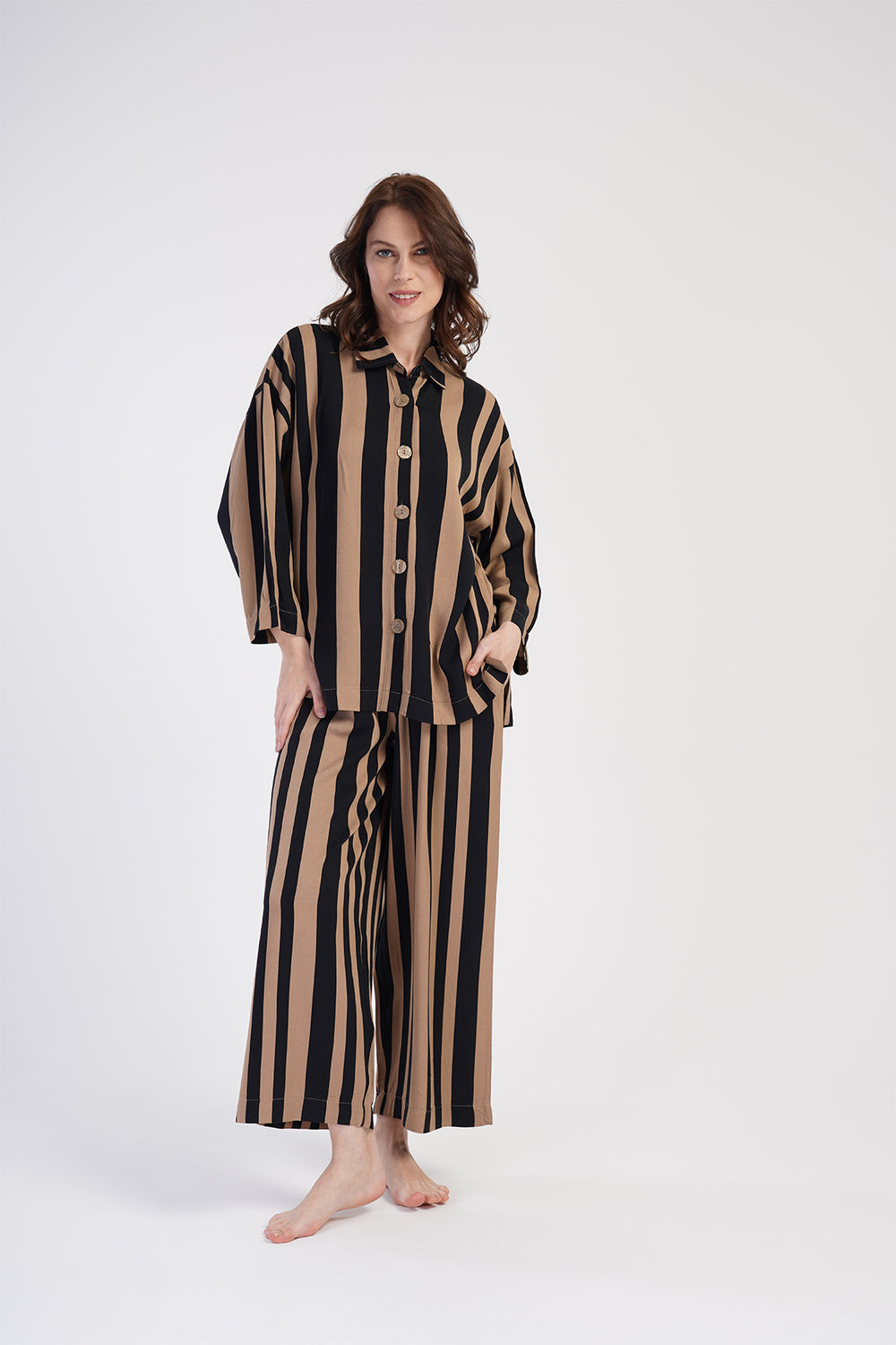 KADIN BELMANDO GOMLEK YAKA TAMAMI DUGMELI UZUN KOL ONU KISA ARKASI UZUN CEPLI PIJAMA TAKIM