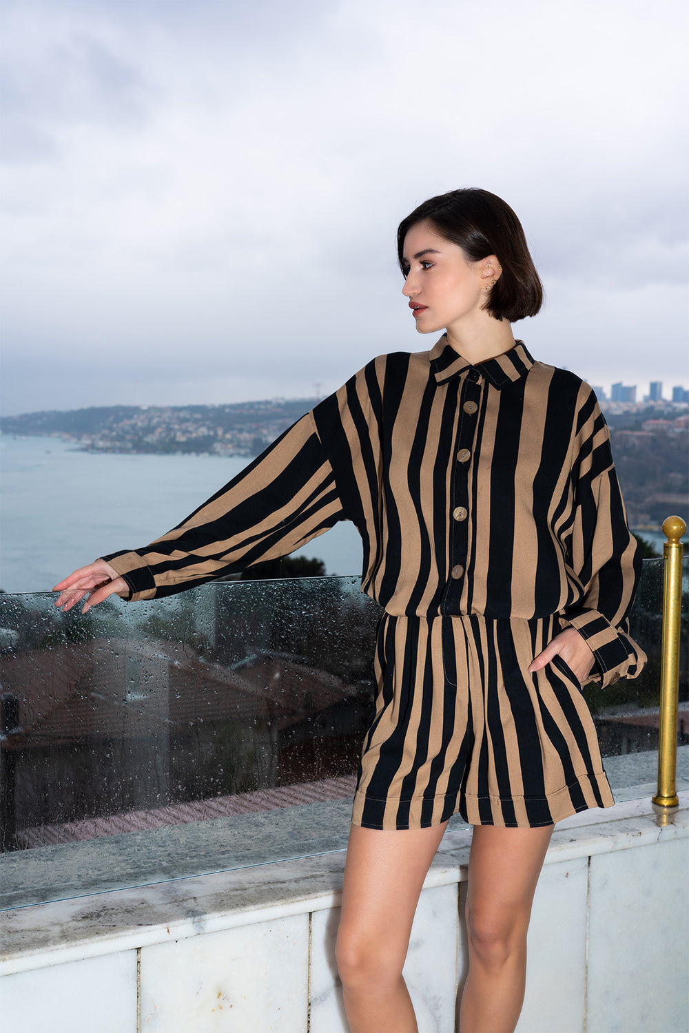 KADIN BELMANDO GOMLEK YAKA TAMAMI DUGMELI UZUN KOL CEPLI SORT TAKIM